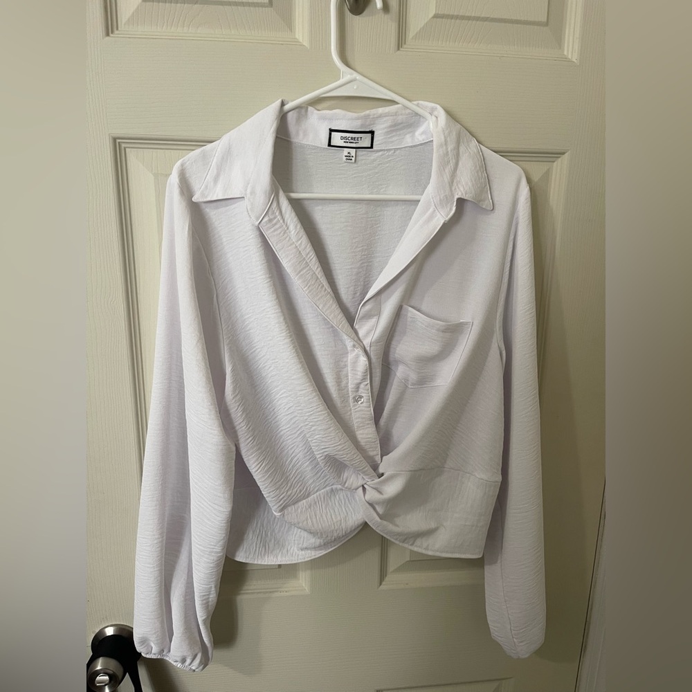 White Button-Up cropped front knot Blouse